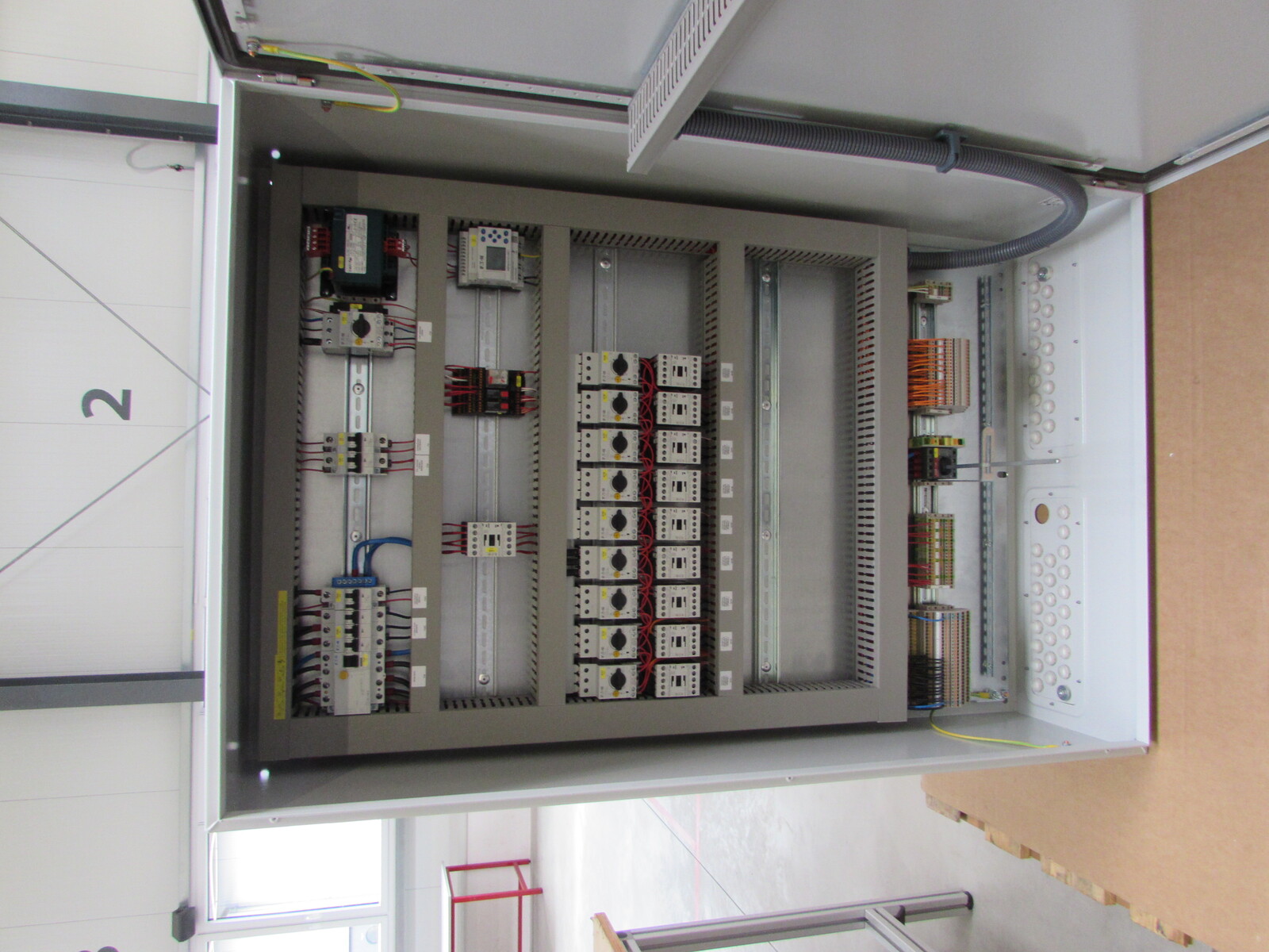 Control cabinet egg cross collection